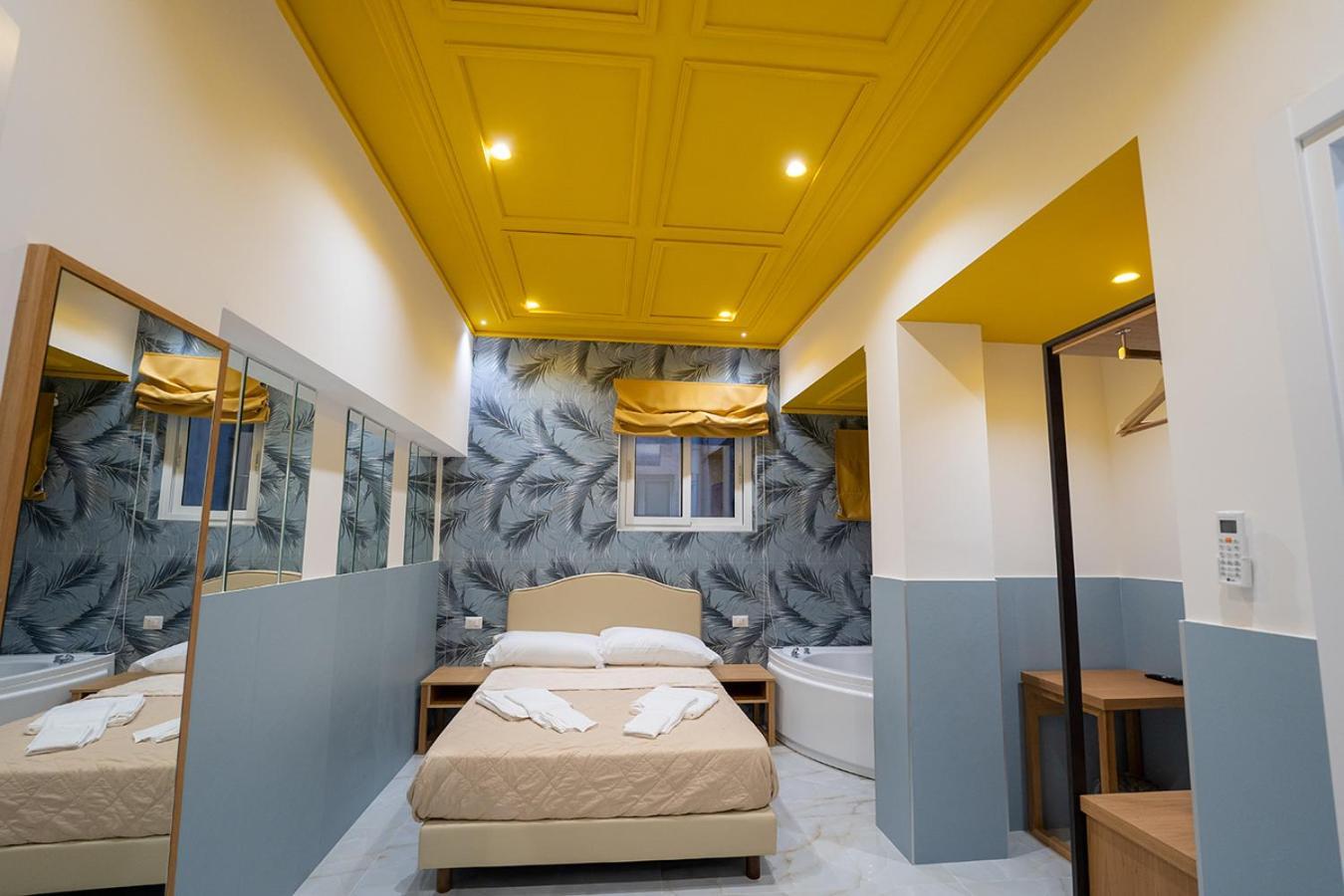 Greros H. Rooms Napoli Centro By Clapa Group Dislocated Hospitality ภายนอก รูปภาพ